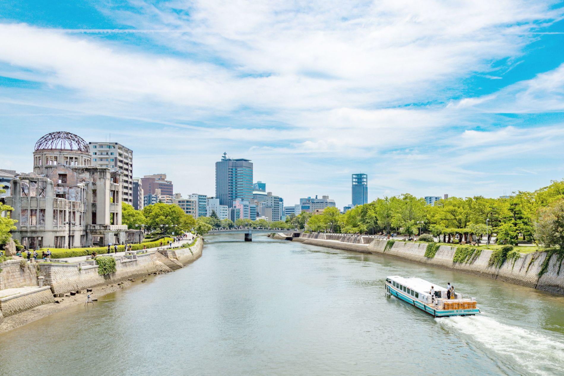 Kurashiki & Hiroshima (Miyajima) 2-Day Tour from Osaka（Including tour guide）