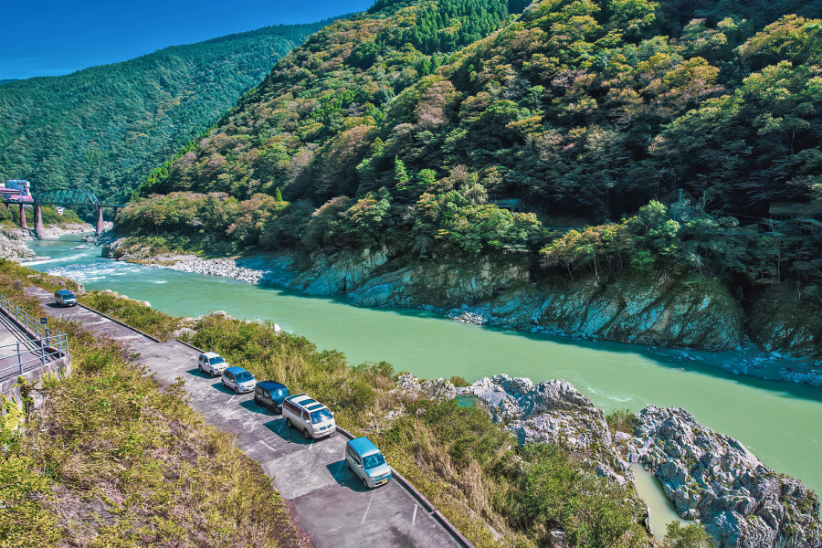 Iya Valley 2‑Day Tour from Osaka | Gorge View & Vine Bridge Adventure & Mountain Onsen Stay（Including tour guide）