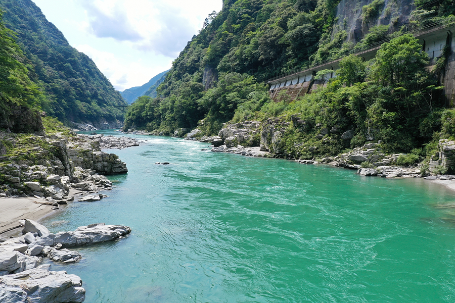 Iya Valley 2‑Day Tour from Osaka | Gorge View & Vine Bridge Adventure & Mountain Onsen Stay（Including tour guide）