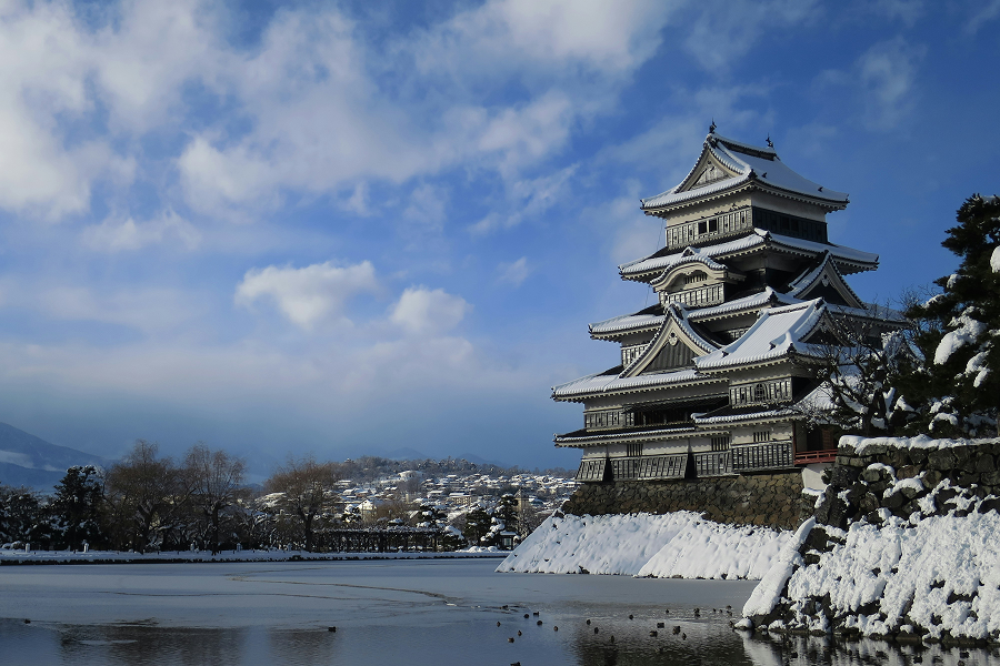 2-Day Tateyama Kurobe Alpine Route & Matsumoto Castle Tour from Osaka | Onsen Stay（Including tour guide）