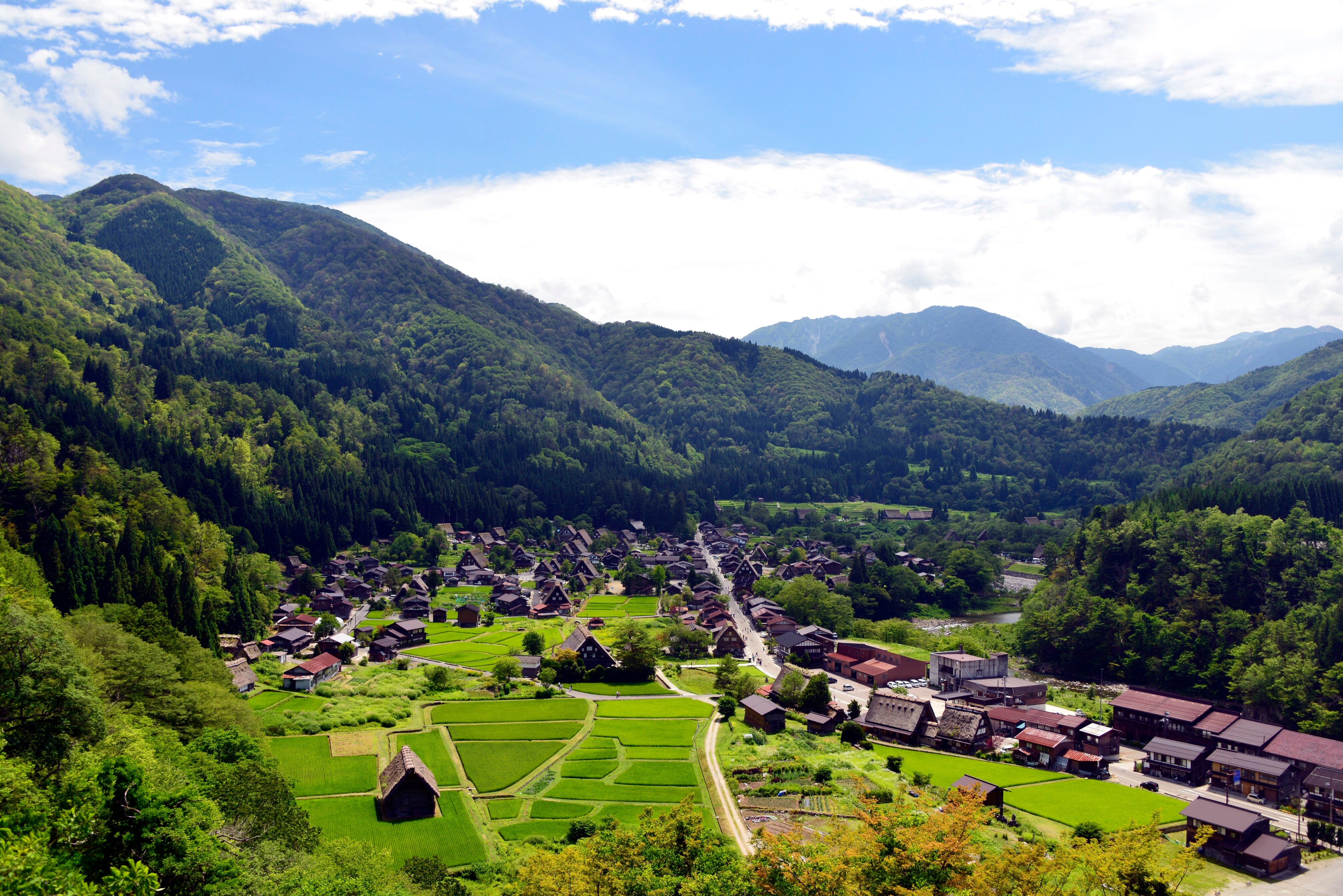 2-Day Tateyama Kurobe Alpine Route & Shirakawa-go Scenic Tour from Osaka | Onsen Stay（Including tour guide）