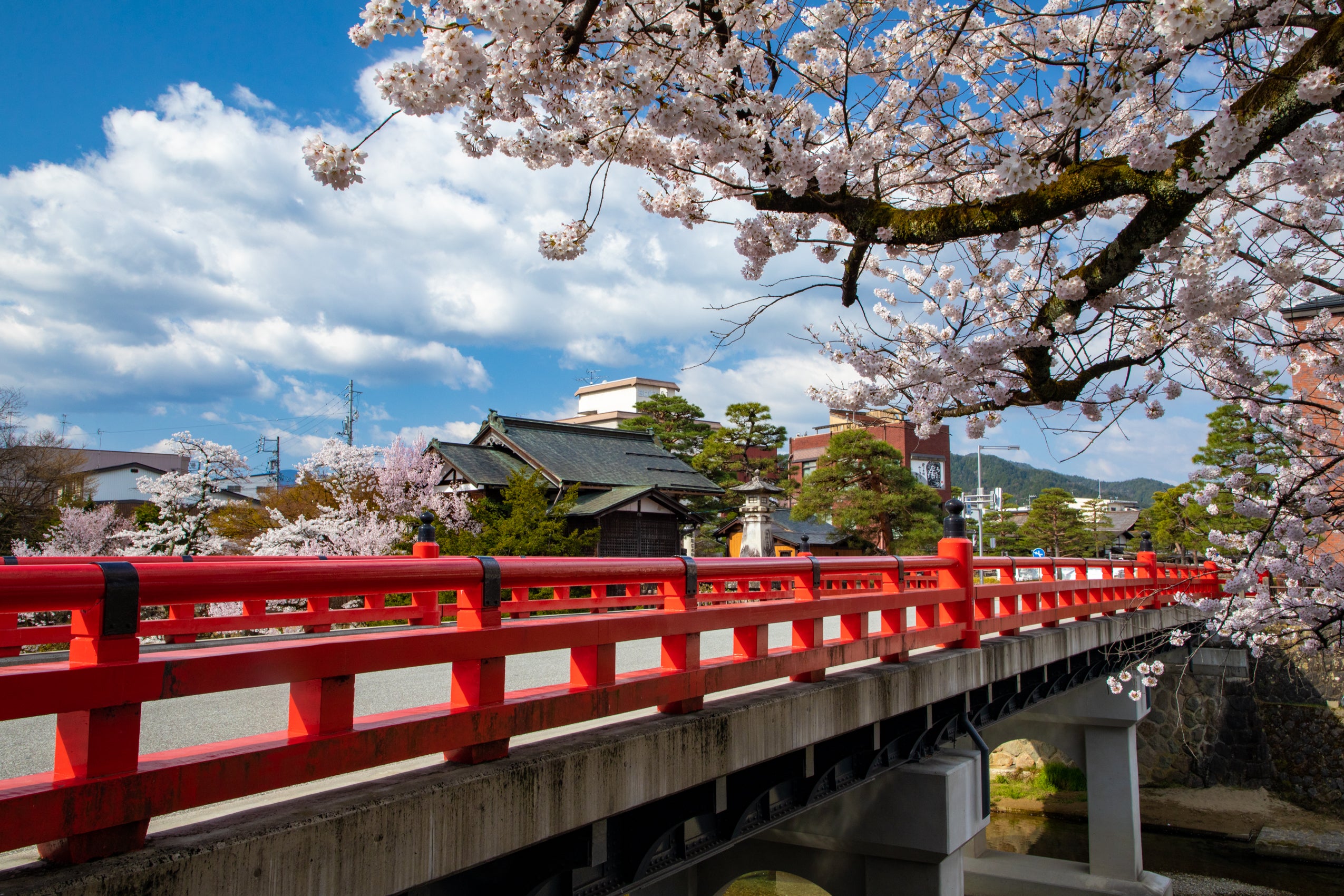 2-Day Tateyama Kurobe Alpine Route & Hida Takayama Tour from Osaka | Onsen Stay（Including tour guide）